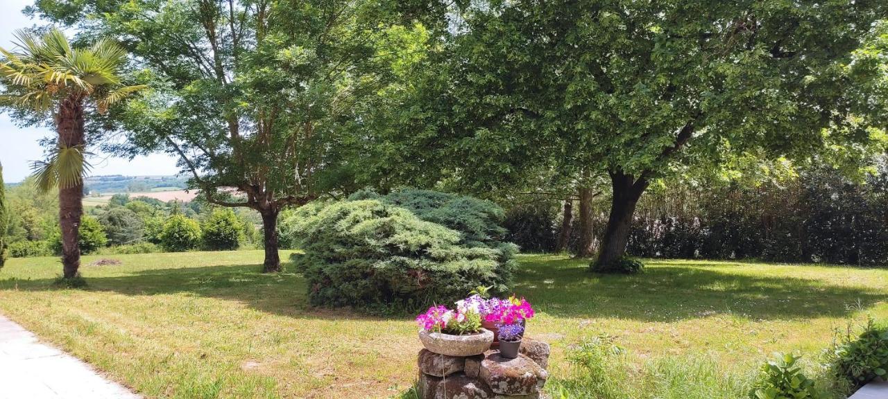 Bed and Breakfast Domaine Les Garrigues Puygaillard-de-Quercy Екстер'єр фото