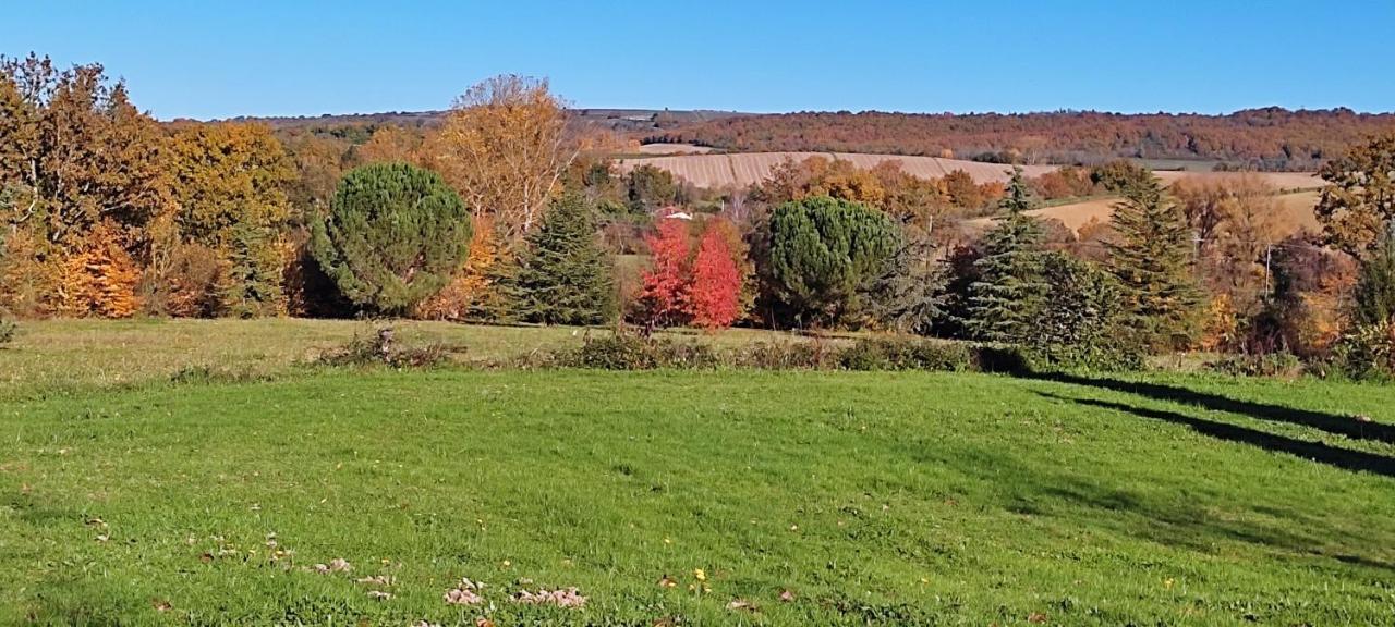 Bed and Breakfast Domaine Les Garrigues Puygaillard-de-Quercy Екстер'єр фото