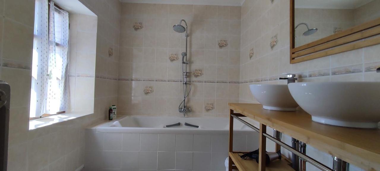Bed and Breakfast Domaine Les Garrigues Puygaillard-de-Quercy Екстер'єр фото