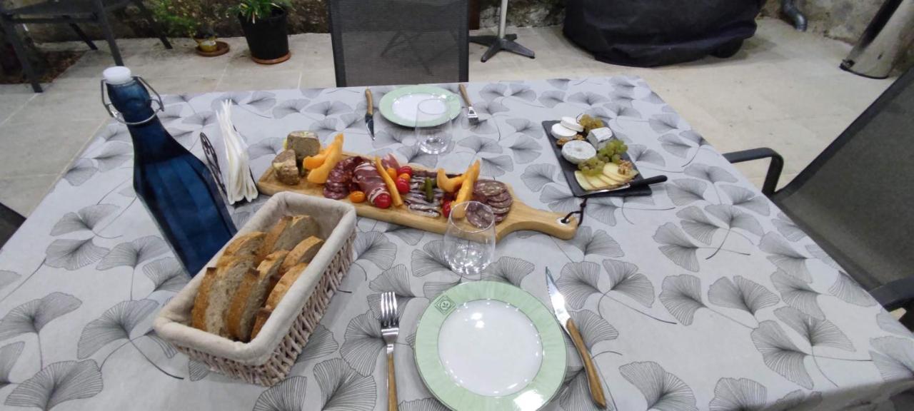 Bed and Breakfast Domaine Les Garrigues Puygaillard-de-Quercy Екстер'єр фото