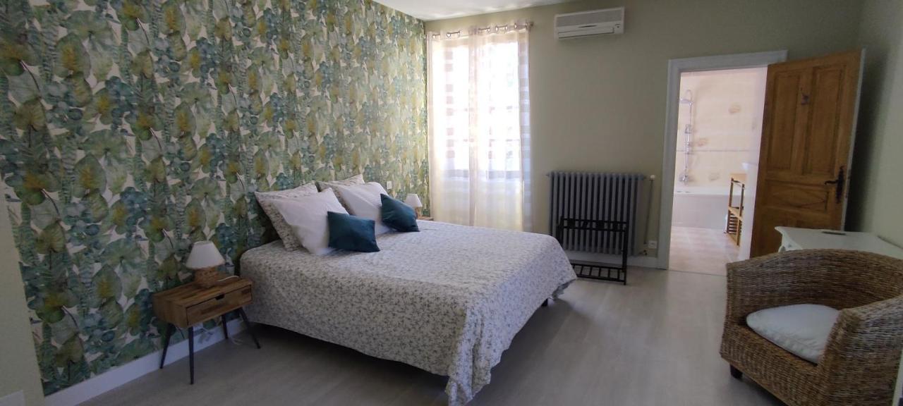 Bed and Breakfast Domaine Les Garrigues Puygaillard-de-Quercy Екстер'єр фото